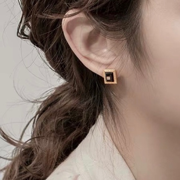 Premium Gold plated Sterling silver black Onyx studs - Picture 3 of 5